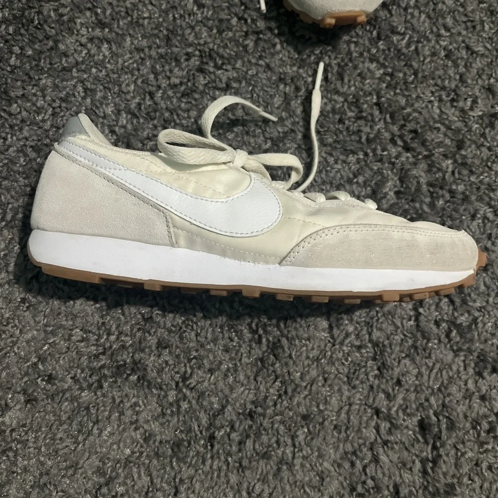Nike Daybreak Sneaker Women US 7.5 White Pale Ivory Light Smoke Grey Retro Shoes - Picture 7 of 16